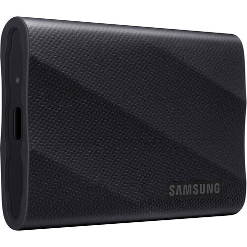 Samsung MU-PG2T0BW T9 Portable SSD 2 TB. Transfer speed up to 2000 MB/s.
Write Speed up to 1950MB/s. USB 3.2 (Gen2x2. 20Gbps). AES 256-bit hardware encryption.
Windows®. macOS®. Android™ Compatible Colour: Black