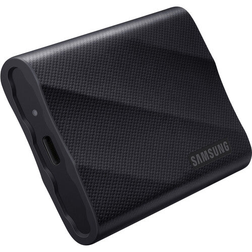 Samsung MU-PG2T0BW T9 Portable SSD 2 TB. Transfer speed up to 2000 MB/s.
Write Speed up to 1950MB/s. USB 3.2 (Gen2x2. 20Gbps). AES 256-bit hardware encryption.
Windows®. macOS®. Android™ Compatible Colour: Black